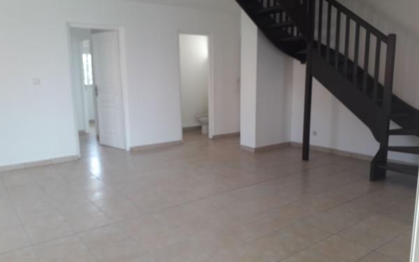 Appartement à louer    4 pièces •  Petit-Bourg