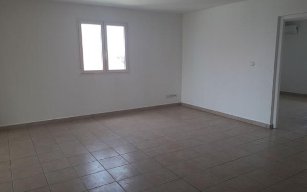 Appartement à louer    4 pièces •  Petit-Bourg