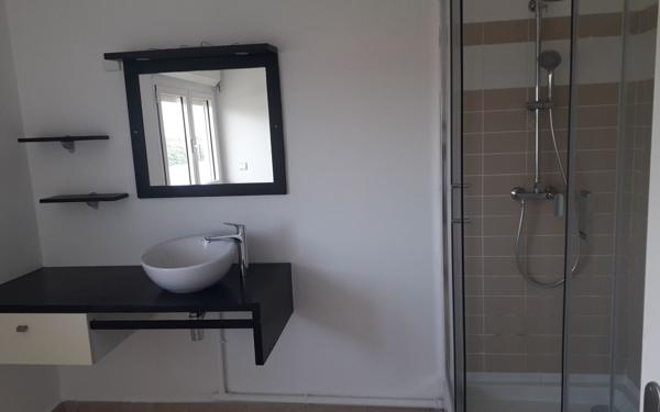 Appartement à louer    4 pièces •  Petit-Bourg