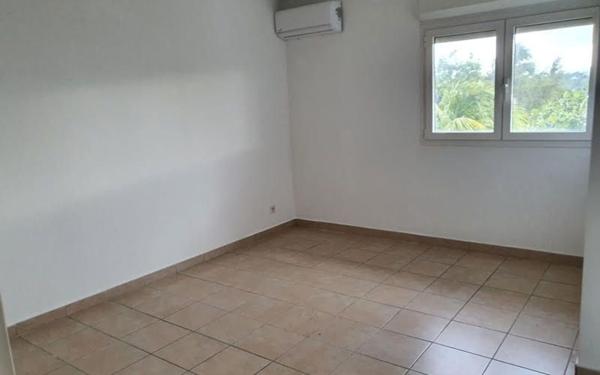 Appartement à louer    4 pièces •  Petit-Bourg