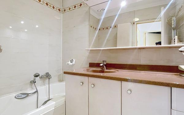 Appartement à vendre    4 pièces • 96 m2 Saint-Raphaël