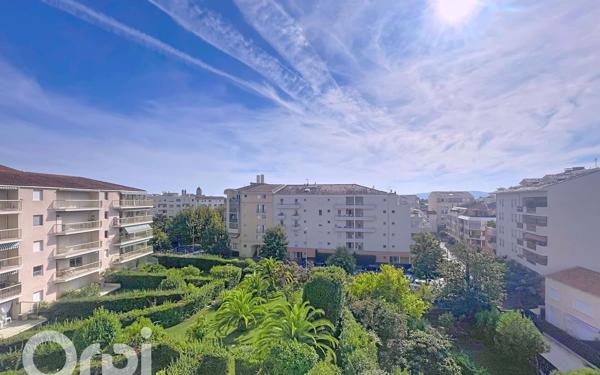 Appartement à vendre    4 pièces • 96 m2 Saint-Raphaël