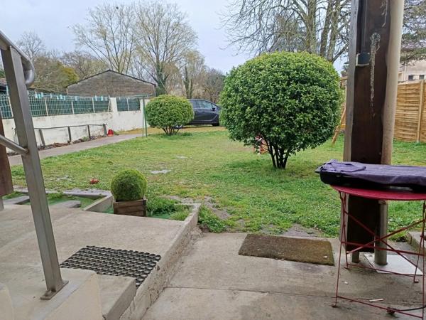 Centre ville: Maison, Deux Chambres, Jardin et Terrasse Couverte au Calme