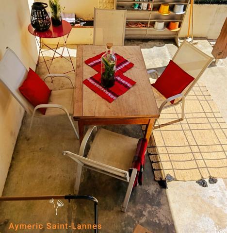 Centre ville: Maison, Deux Chambres, Jardin et Terrasse Couverte au Calme