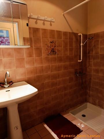 Centre ville: Maison, Deux Chambres, Jardin et Terrasse Couverte au Calme