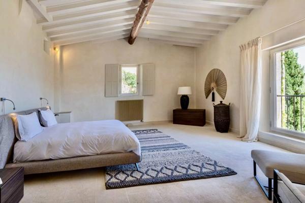 Dpt Vaucluse (84), à vendre au coeur de GORDES Maison de Village de près de 600 m2 avec piscine