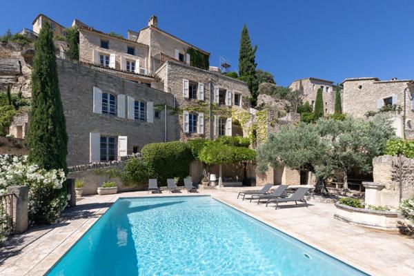 Dpt Vaucluse (84), à vendre au coeur de GORDES Maison de Village de près de 600 m2 avec piscine