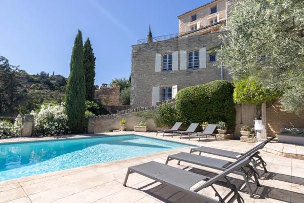 Dpt Vaucluse (84), à vendre au coeur de GORDES Maison de Village de près de 600 m2 avec piscine