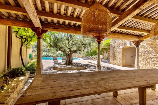 Dpt Vaucluse (84), à vendre au coeur de GORDES Maison de Village de près de 600 m2 avec piscine