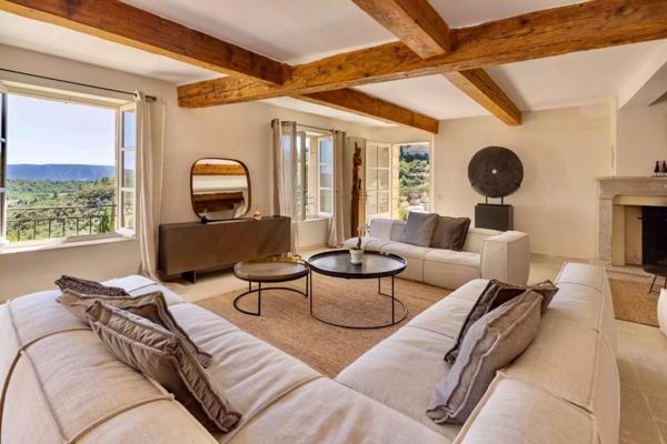 Dpt Vaucluse (84), à vendre au coeur de GORDES Maison de Village de près de 600 m2 avec piscine