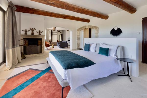 Dpt Vaucluse (84), à vendre au coeur de GORDES Maison de Village de près de 600 m2 avec piscine