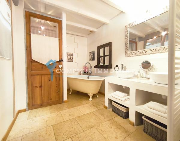 Propriete
                                                                                                                                                                                                                                                                                                                        13 pièce(s)                                                                                                                                                                                                          8 chambre(s)                                                                                                                                                                                                          380  m²