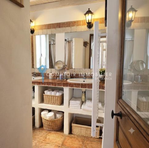 Propriete
                                                                                                                                                                                                                                                                                                                        13 pièce(s)                                                                                                                                                                                                          8 chambre(s)                                                                                                                                                                                                          380  m²