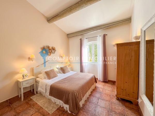 Propriete
                                                                                                                                                                                                                                                                                                                        13 pièce(s)                                                                                                                                                                                                          8 chambre(s)                                                                                                                                                                                                          380  m²