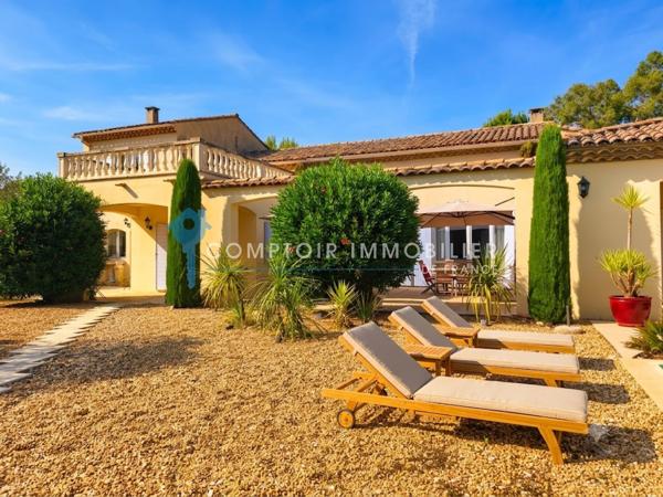 Propriete
                                                                                                                                                                                                                                                                                                                        13 pièce(s)                                                                                                                                                                                                          8 chambre(s)                                                                                                                                                                                                          380  m²