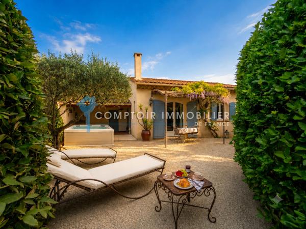 Propriete
                                                                                                                                                                                                                                                                                                                        13 pièce(s)                                                                                                                                                                                                          8 chambre(s)                                                                                                                                                                                                          380  m²