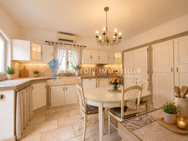 Propriete
                                                                                                                                                                                                                                                                                                                        13 pièce(s)                                                                                                                                                                                                          8 chambre(s)                                                                                                                                                                                                          380  m²