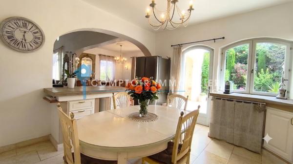 Propriete
                                                                                                                                                                                                                                                                                                                        13 pièce(s)                                                                                                                                                                                                          8 chambre(s)                                                                                                                                                                                                          380  m²