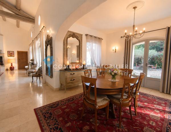 Propriete
                                                                                                                                                                                                                                                                                                                        13 pièce(s)                                                                                                                                                                                                          8 chambre(s)                                                                                                                                                                                                          380  m²