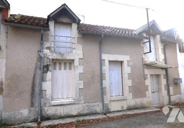 Dans impasse, Maison d'env. 56m2 hab., à rafraîchir, comprenant :
. en rez-de-chaussée : cuisi...