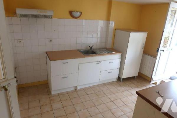 Dans impasse, Maison d'env. 56m2 hab., à rafraîchir, comprenant :
. en rez-de-chaussée : cuisi...