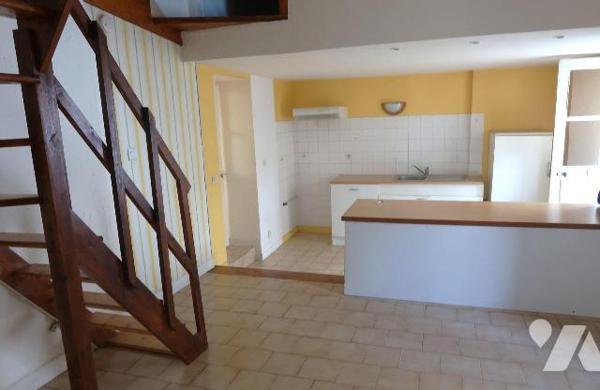 Dans impasse, Maison d'env. 56m2 hab., à rafraîchir, comprenant :
. en rez-de-chaussée : cuisi...