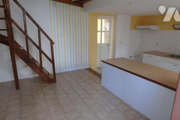 Dans impasse, Maison d'env. 56m2 hab., à rafraîchir, comprenant :
. en rez-de-chaussée : cuisi...