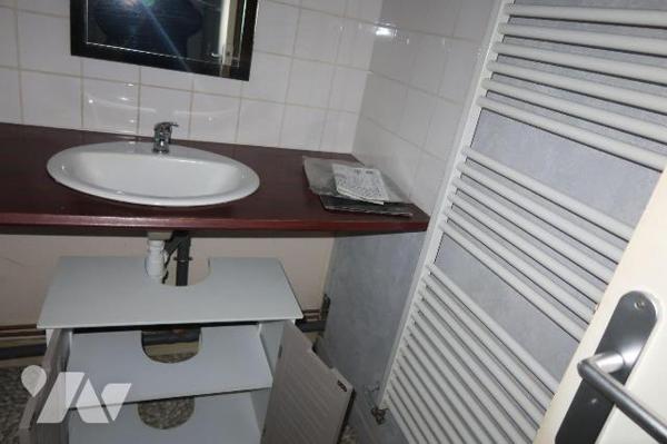 Dans impasse, Maison d'env. 56m2 hab., à rafraîchir, comprenant :
. en rez-de-chaussée : cuisi...