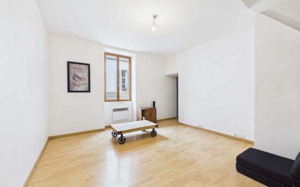 Immeuble à vendre    3 pièces •  Saint-Marcellin