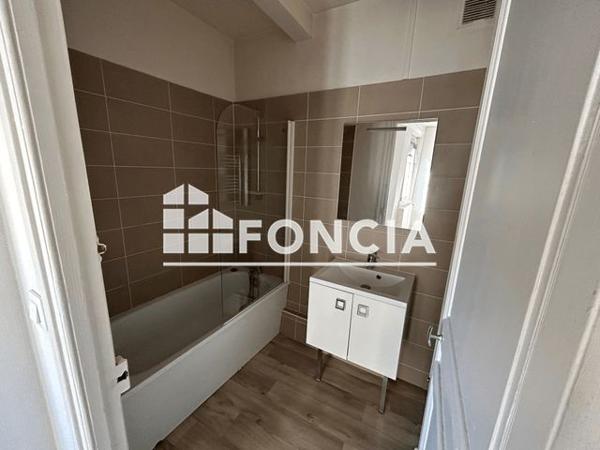 Location Appartement 2 pièces 46.03 m² - 12-18 PLACE M LUTHER KING Rouen 76000