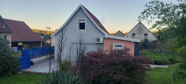 Maison en pierre rénovée avec atelier et jardin privatif