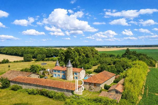 Civray, Maison 4 Chambres -  290 m² à vendre