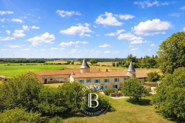 Civray, Maison 4 Chambres -  290 m² à vendre
