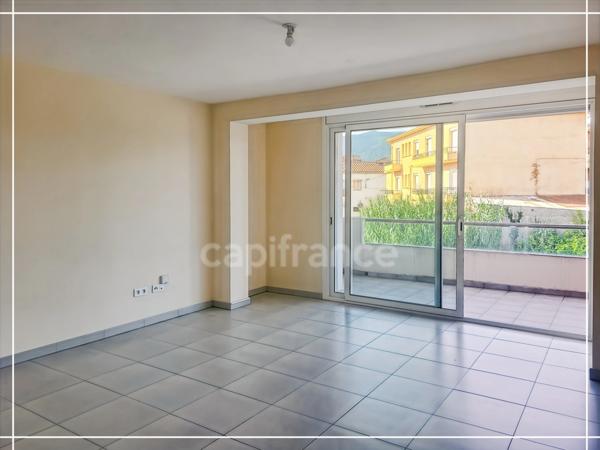 Appartement avec place de parking et garage