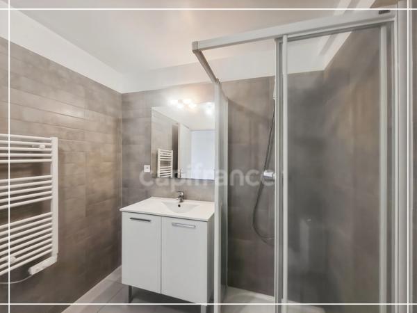 Appartement avec place de parking et garage