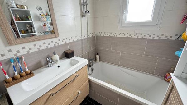 Appartement Pontault Combault 5 pièce(s) 85.6 m2