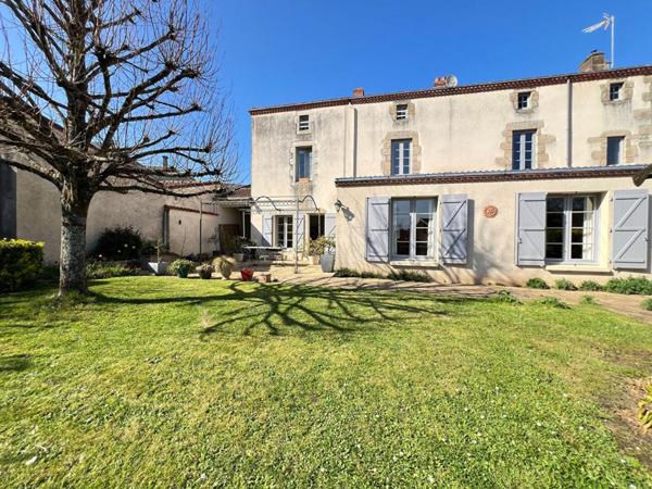 Maison Montfaucon Montigne 7 pièce(s) 206 m2