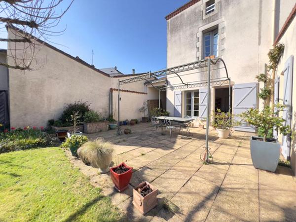 Maison Montfaucon Montigne 7 pièce(s) 206 m2