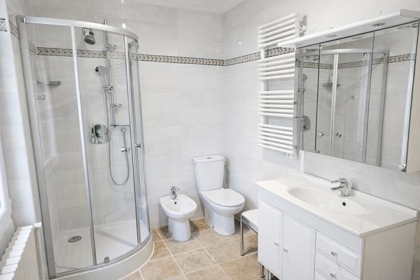 Maison
         9 pièces
        - 226 m² 490 000 € *