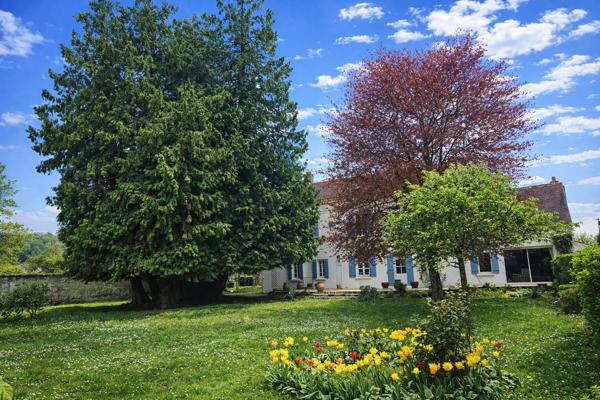 Maison
         9 pièces
        - 226 m² 490 000 € *