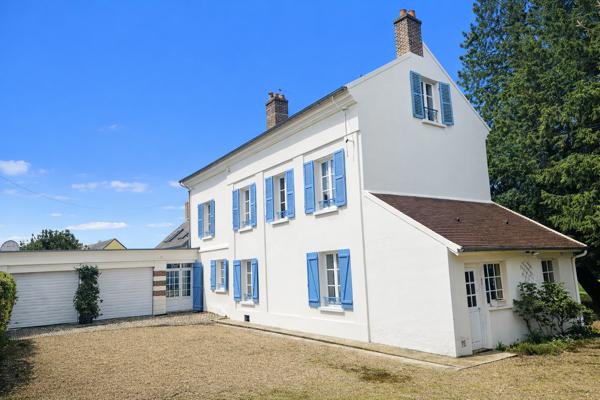Maison
         9 pièces
        - 226 m² 490 000 € *