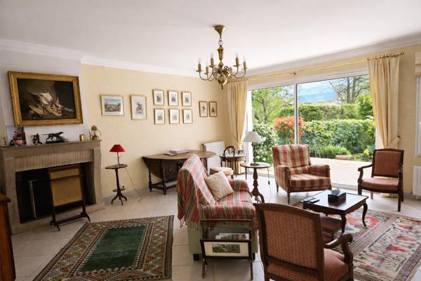 Maison
         9 pièces
        - 226 m² 490 000 € *