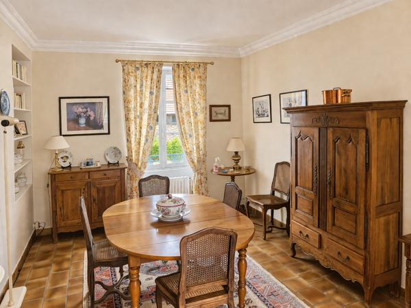 Maison
         9 pièces
        - 226 m² 490 000 € *