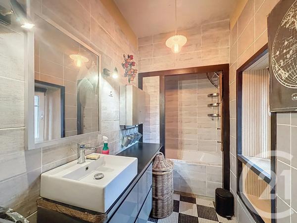 Maison à vendre  5 pièces - 119 m 2   GUINGAMP  - 22