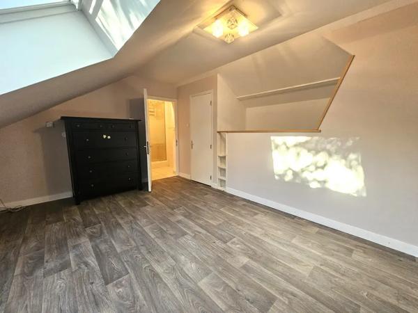 Maison BBC, 4 chambres, une mezzanine, un grand garage sur u