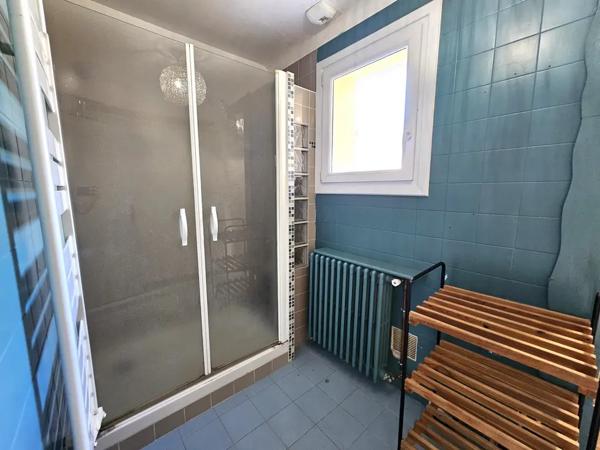 Maison BBC, 4 chambres, une mezzanine, un grand garage sur u