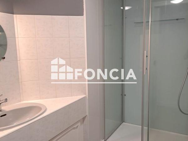 Location Appartement 2 pièces 79.67 m² - 18 AVENUE MAUDET Cholet 49300