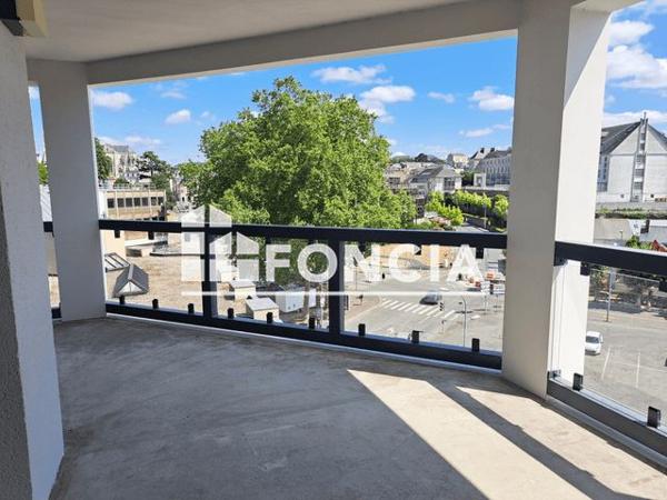 Location Appartement 2 pièces 79.67 m² - 18 AVENUE MAUDET Cholet 49300