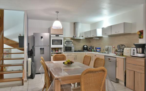 Maison à vendre    3 pièces •  Volonne