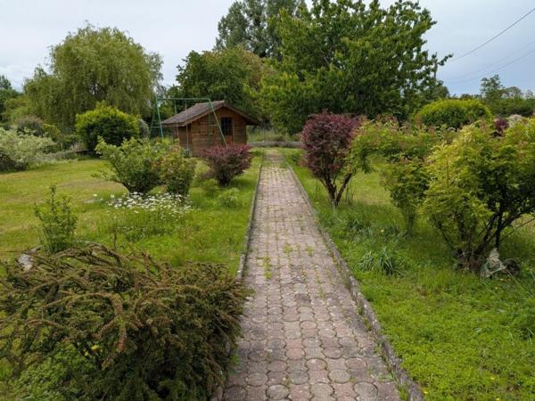 Maison familiale de 108 m² à Chamblay ( JURA), 3 chambres avec terrain